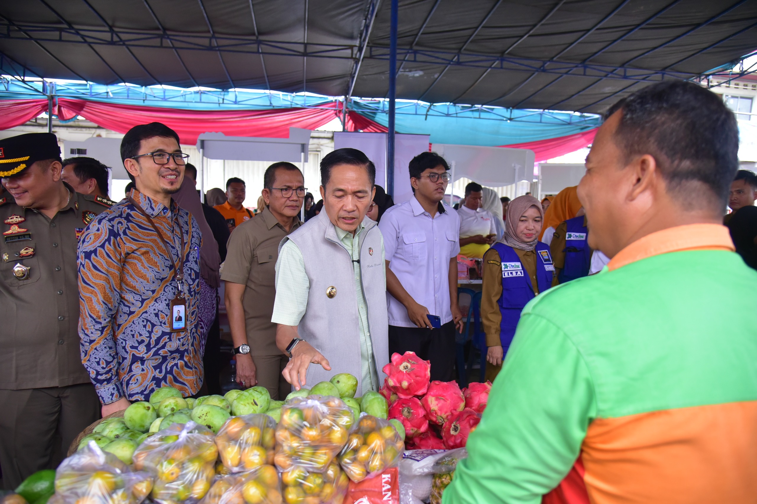 100 Kupon Sembako Ludes saat Pasar Murah Guliran Pemkot Palembang