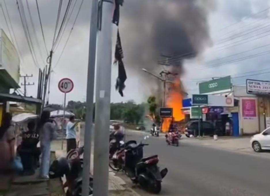 Gegara Bakar Sampah Bengkel di Kayuagung Terbakar, Videonya viral