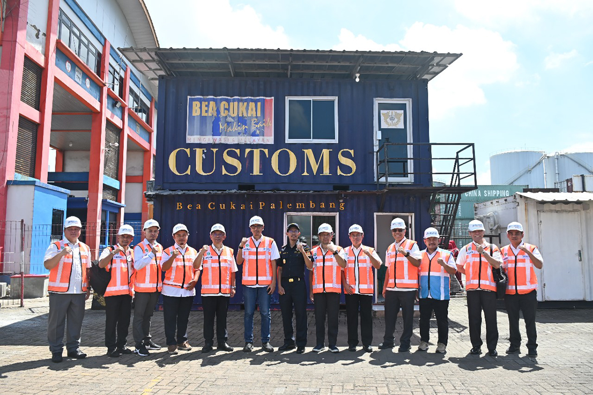 Memperkuat Sinergi Pengawasan Pajak, Komwasjak Kunjungi Pelabuhan Boom Baru Palembang