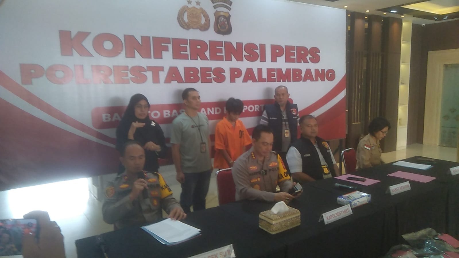 Pelaku Begal Bercelurit Dibekuk Usai Rampas Motor Milik Pelajar SMP di Palembang 