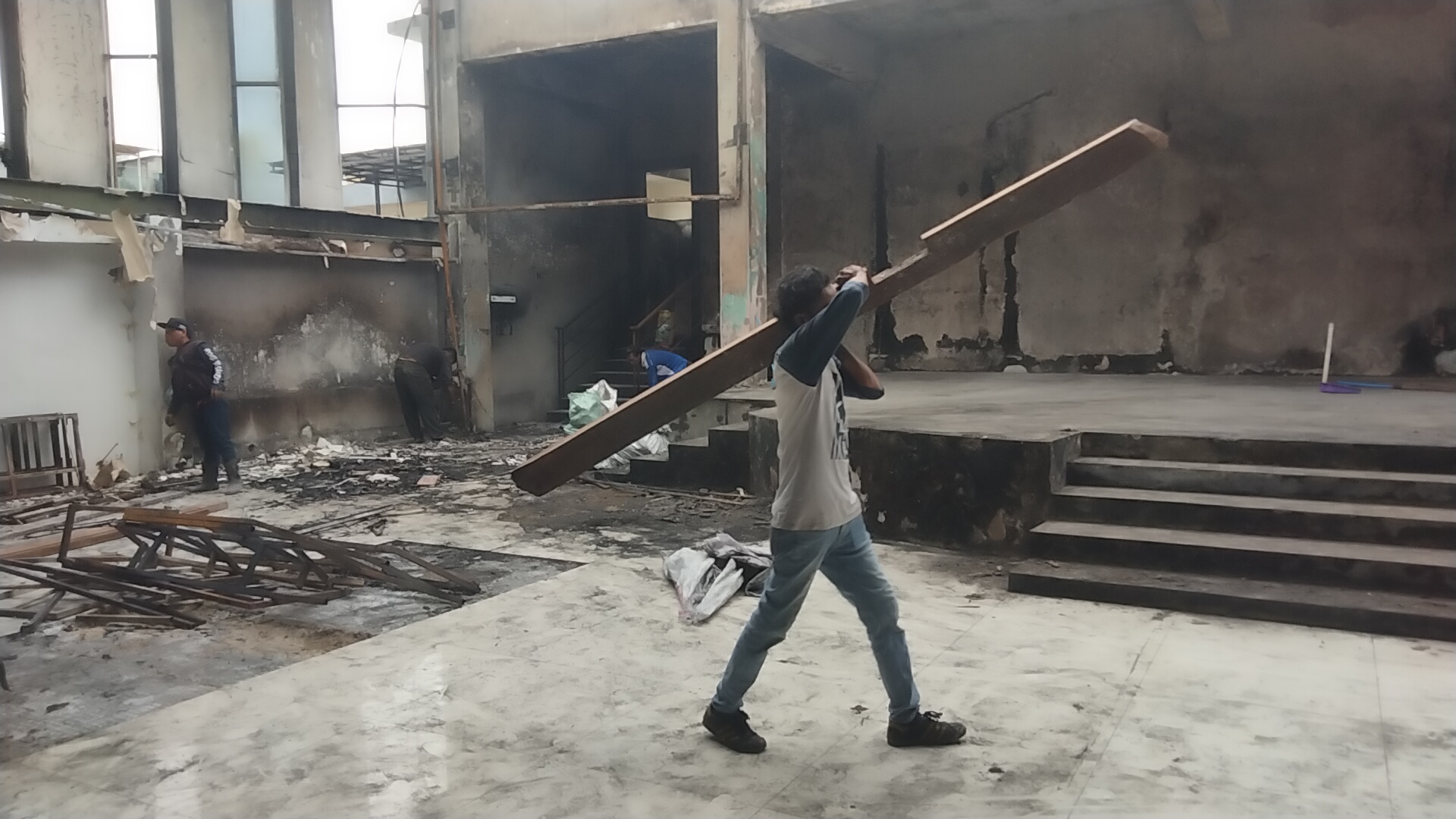 Recovery Gedung Serba Guna Sri Melayu Dikebut Minggu Pekan Depan Digunakan, Panggung Utama yang Terbakar