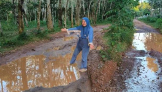 Selama 19 Tahun Jalan Desa di Banyuasin Ini Tidak Tersentuh Pembangunan