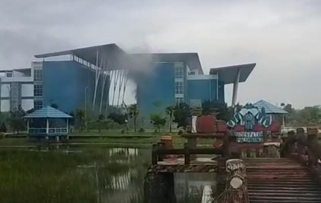 Perkuliahan Mahasiswa UIN RF Palembang Dialihkan Secara Daring, Asap Muncul dari Ruang Panel Listrik