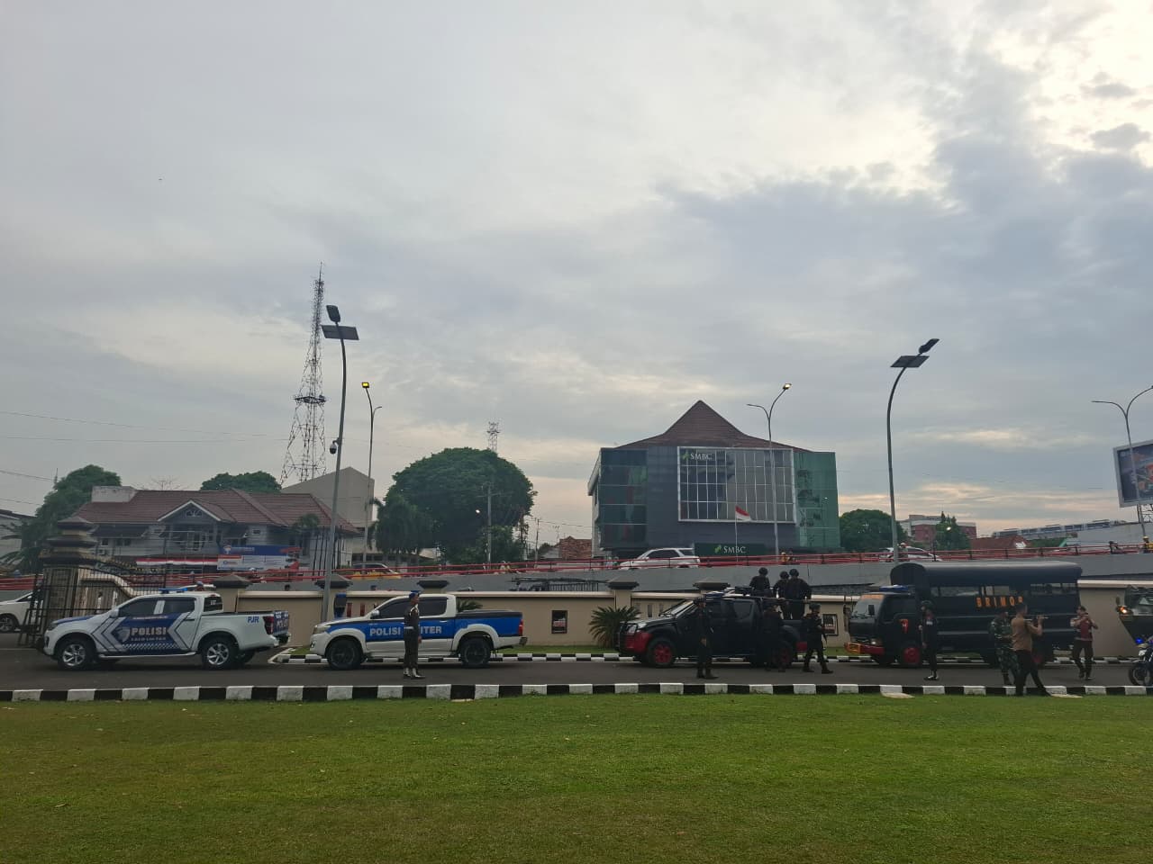  Beri Rasa Aman kepada Warga Pasca Kerusuhan di Palembang, TNI-Polri Gelar Patroli Skala Besar