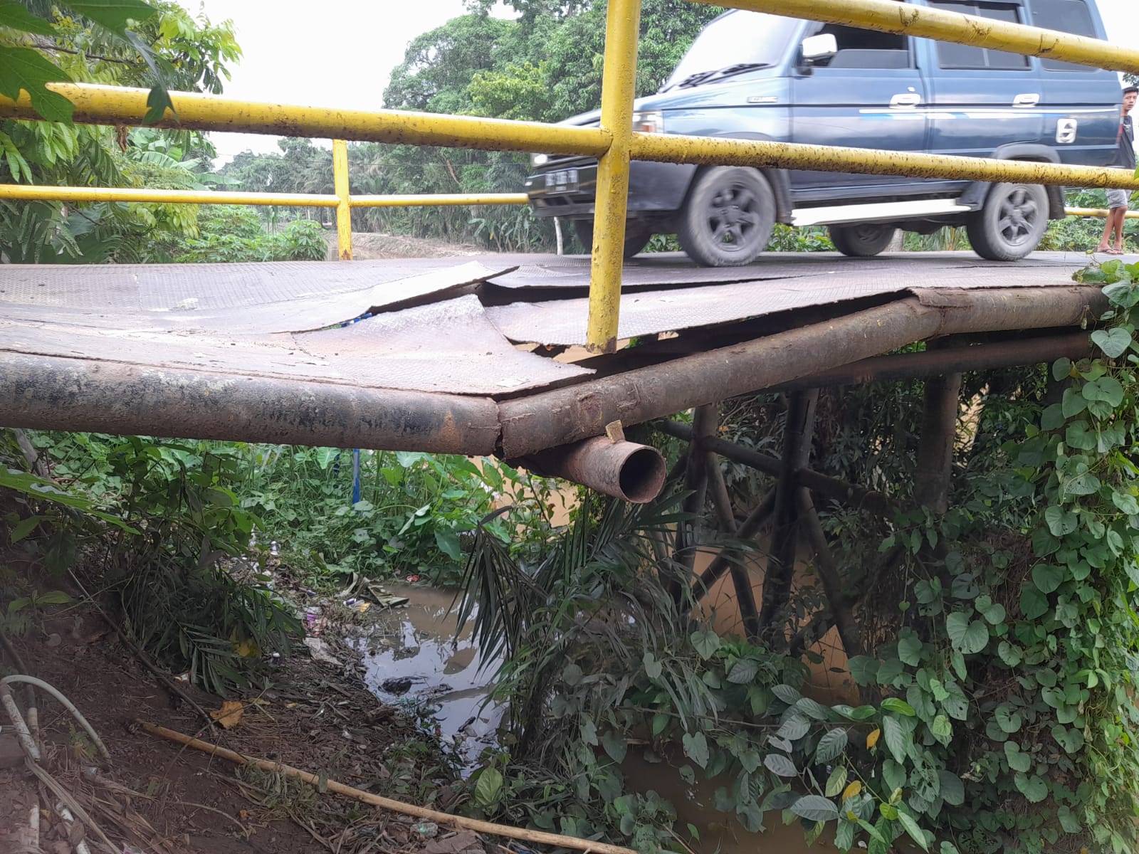 Besi Jembatan di Ogan Ilir Patah dan Nyaris Ambruk, Keselamatan Warga yang Melintas Jadi Taruhan