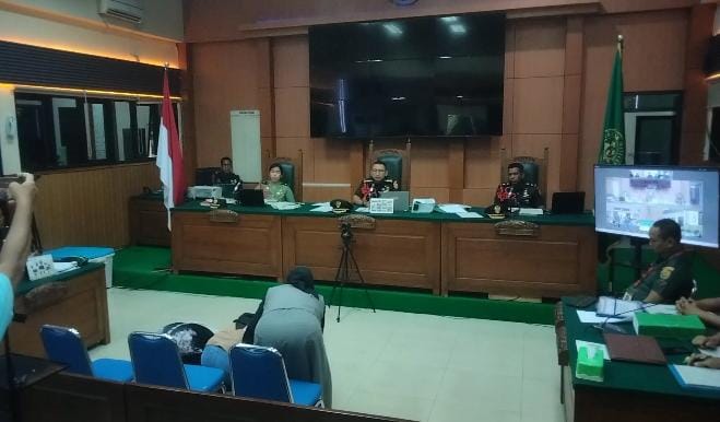 Sujud Syukur Keluarga Korban Depan Majelis Hakim, Berharap Kopda Bazarsah Dihukum Mati