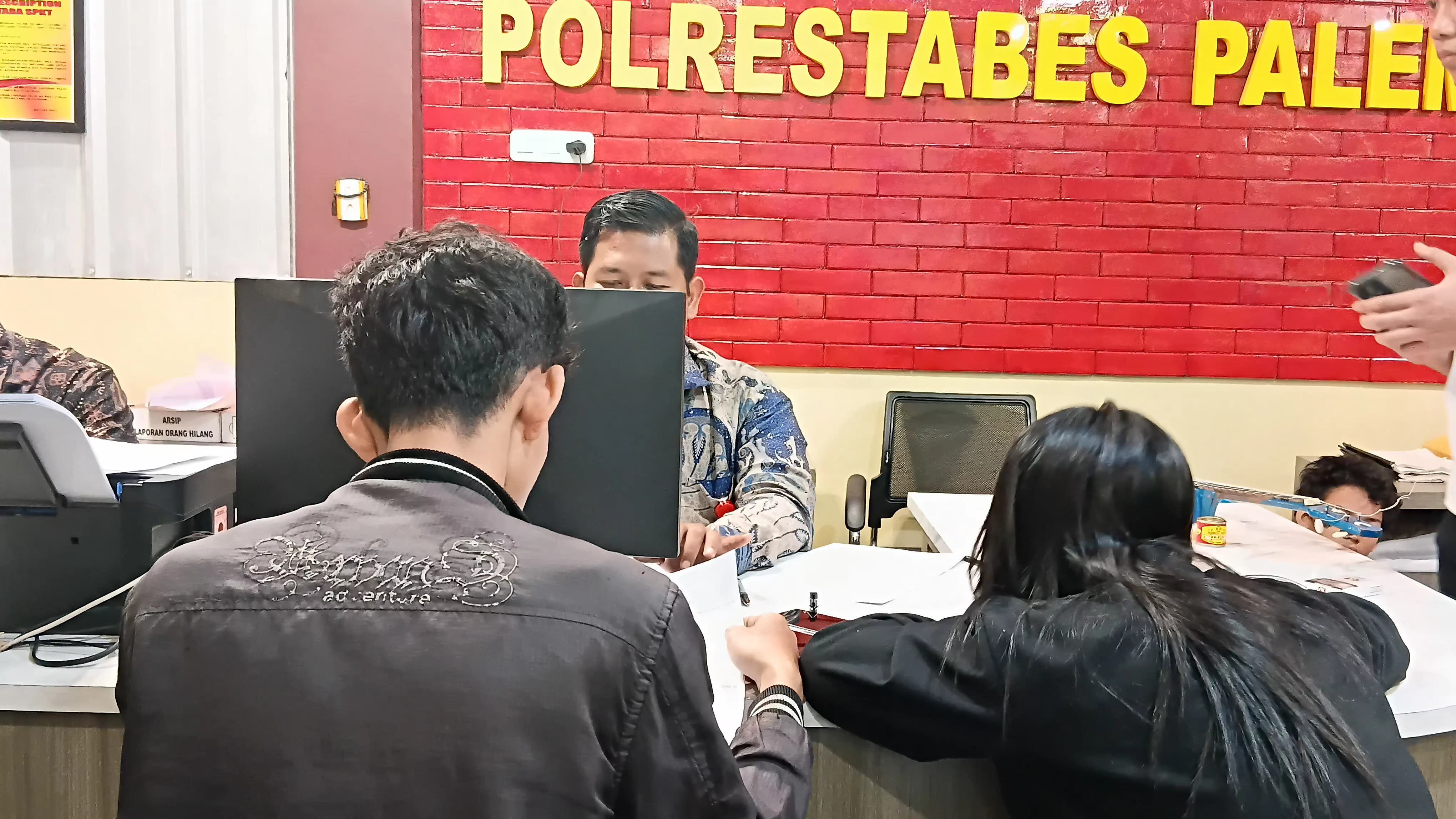 Pengamen di BKB Palembang Bawa Ukulele dan Kaleng Lem Diserahkan Pengunjung ke Polisi, Marah Tak Diberi Uang
