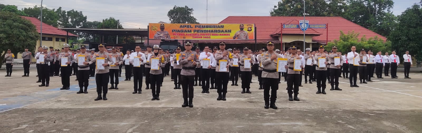 Jelang Tutup Tahun, 143 Personel Polres Musi Rawas Terima Penghargaan Kapolres