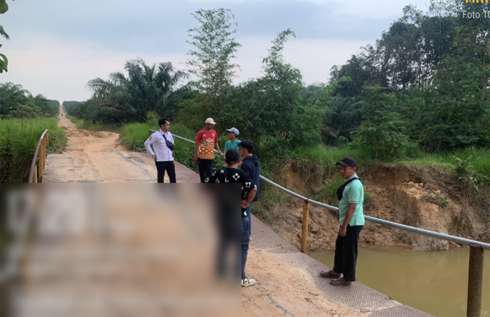 Jembatan Utama di Desa Kali Deras Mesuji Rusak, TRC BPBD OKI Lakukan Penanganan Sementara