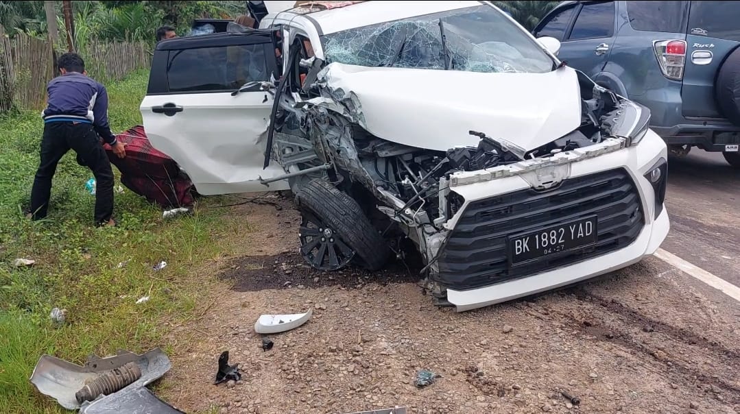 Supir Mengantuk, Sigra Tabrak Truk Fuso di Jalintim Palembang-Betung, Nasib Penumpang?