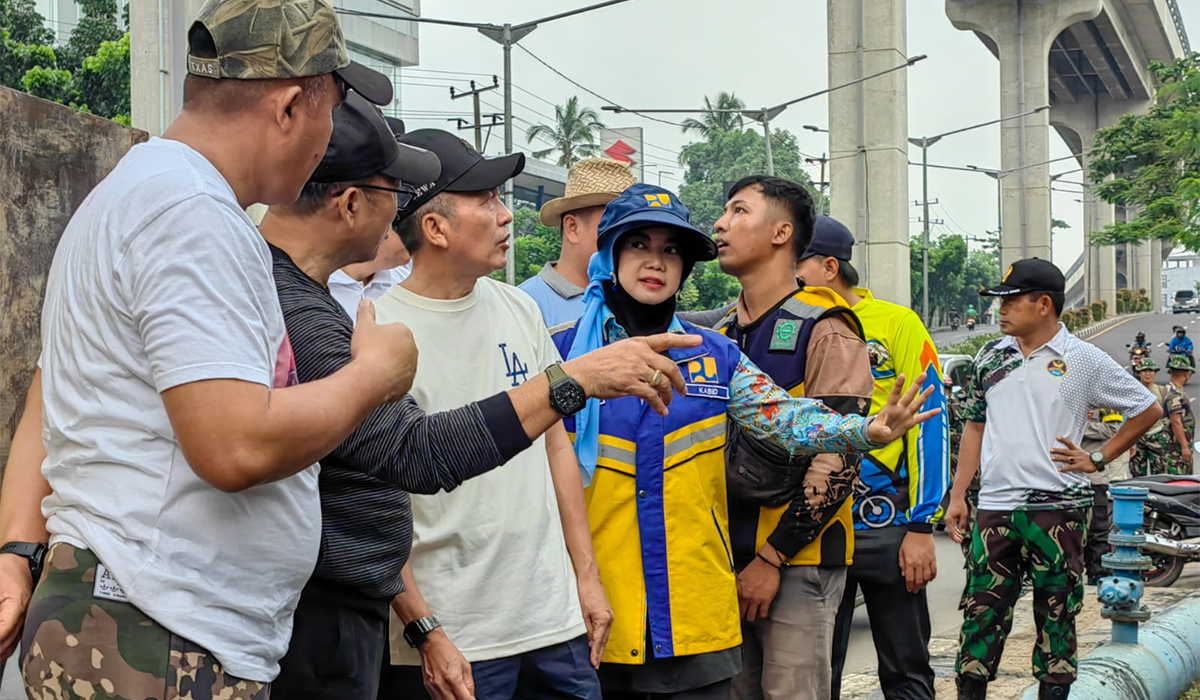 Pj Wali Kota Palembang Ratu Dewa Tinjau Lokasi Rawan Genangan dan Gotong Royong di Jl Kolonel H Burlian