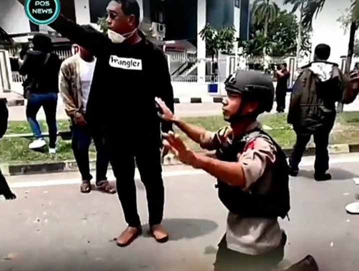 HEBOH! Personil Polri Jadi Sorotan Publik Usai Redam Aksi Demo di BP Batam, Ada Apa? 