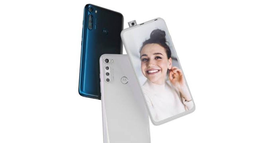 Motorola One Fushion+ Dibekali Pop-Up Selfie Camera dengan Layar Besar Untuk Menikmati Konten dan Game