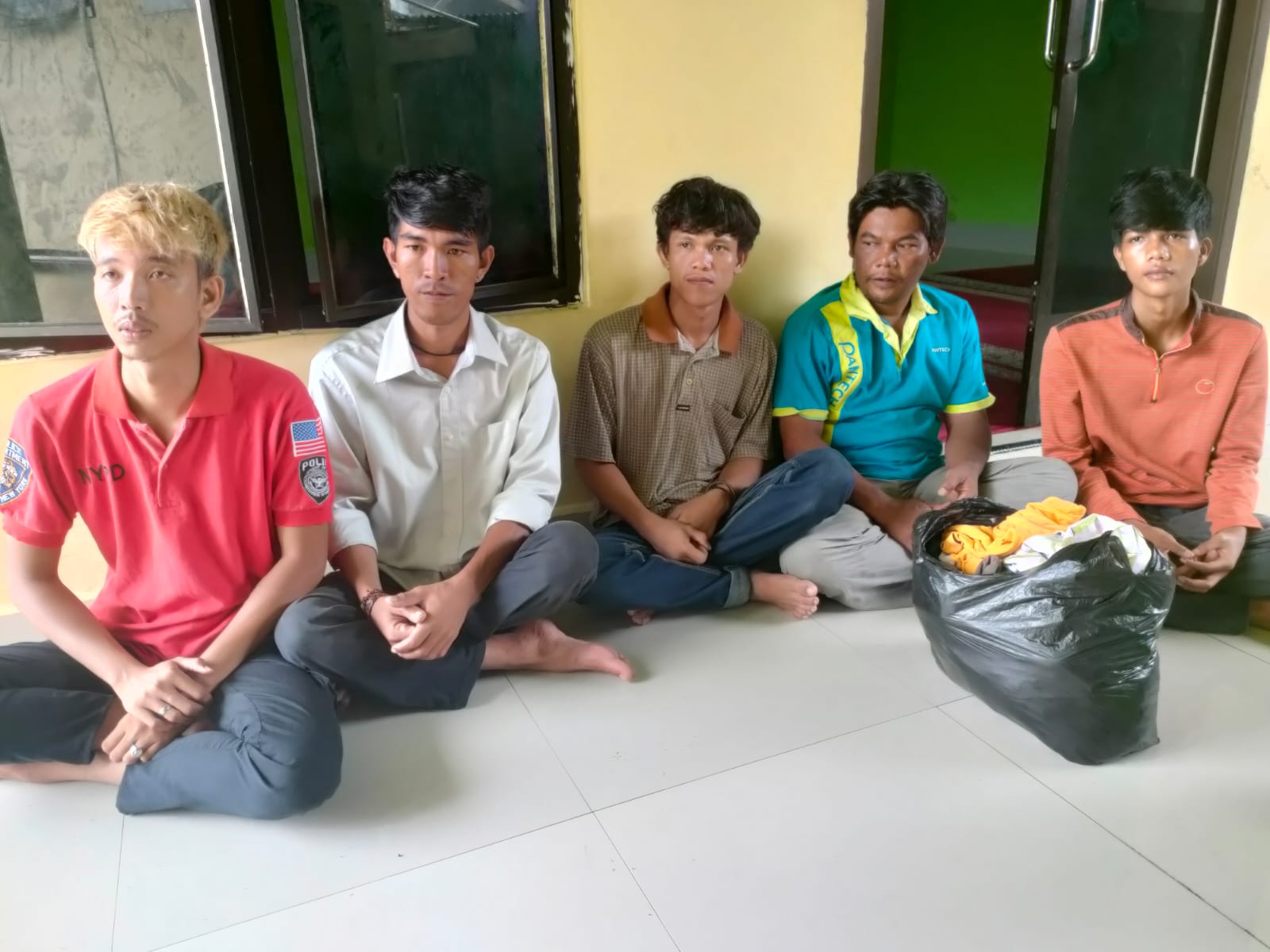  Dihantam Badai, 5 Nelayan Asal Palembang Melompat dari Kapal dan Terdampar di Makassar