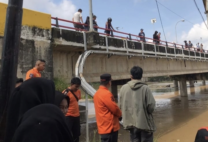 Pencarian Kernet Mobil Angkutan Telor yang Tenggelam di Sungai Tanjung Raja Ogan Ilir, Diperluas 4 Kilometer