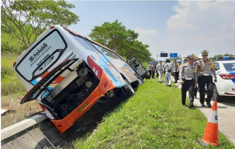 Lagi Kecelakaan Maut di Tol, Kali Ini Menimpa Bus Rosalia Indah di Tol Batang-Semarang, 7 Meninggal Dunia