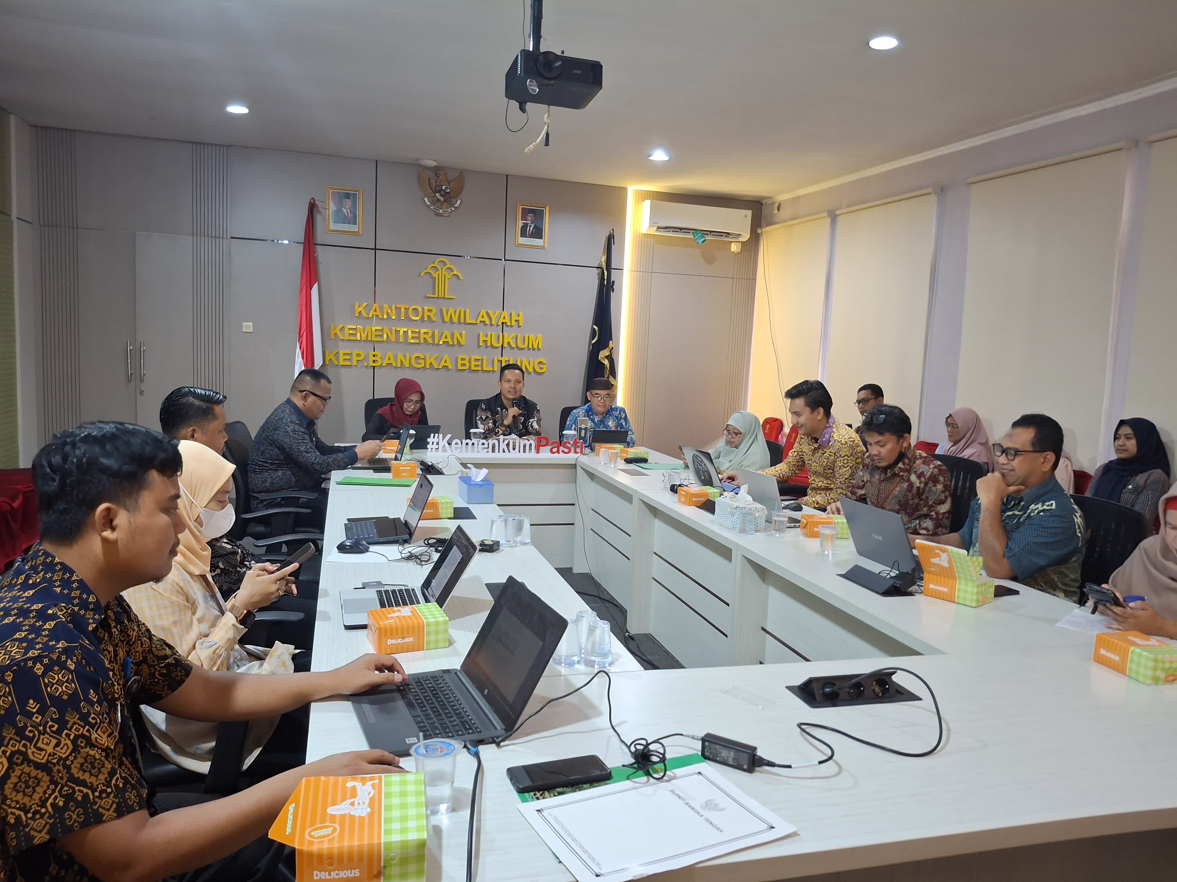 Kemenkum Babel Harmonisasikan Ranperbup Perlindungan Sosial Pekerja Kelapa Sawit di Bangka Tengah