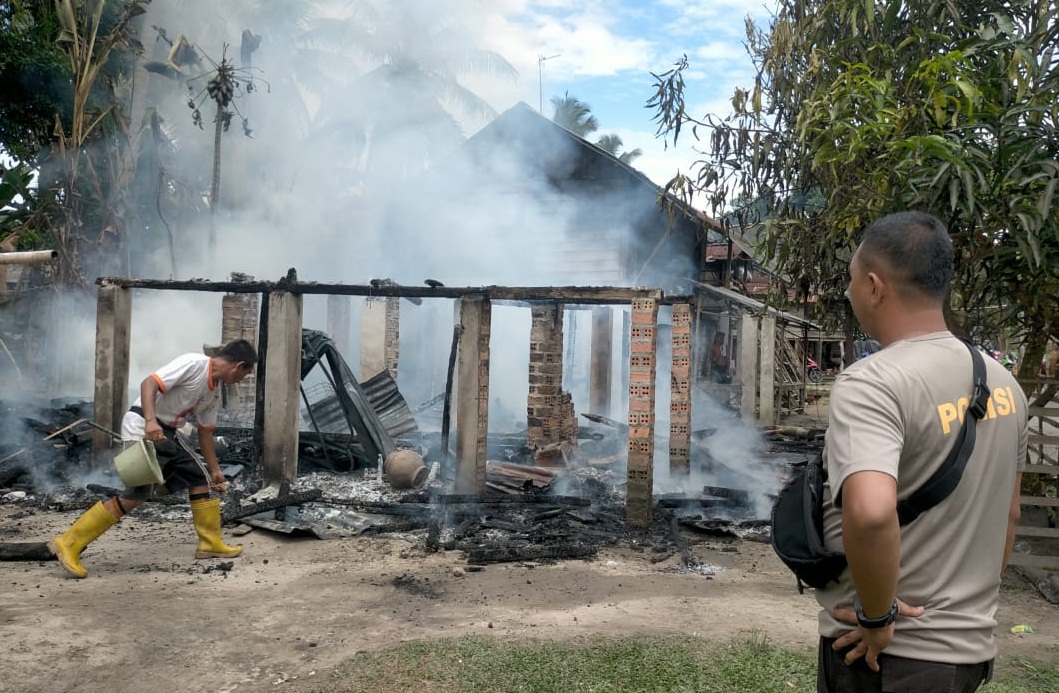 Ditinggal Nyadap Karet, Rumah Warga Kota Baru, PALI Hangus