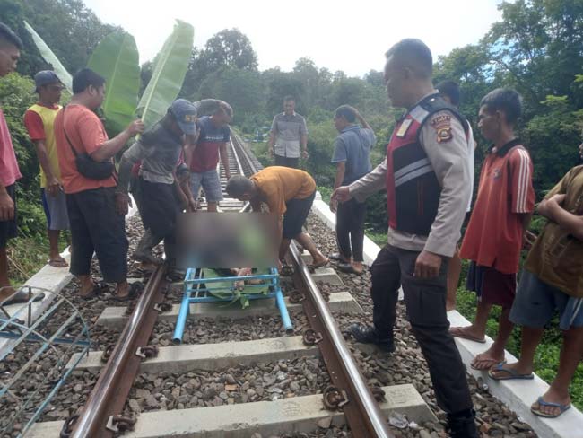 Pulang Menyadap Karet, Sarmina Tertabrak Kereta Api di Rel Perlintasan