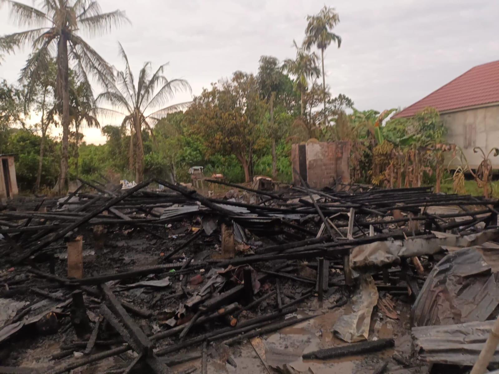 Dua Rumah Panggung di Sako Palembang Hangus Terbakar saat Listrik PLN Padam, Pemilik Lupa Matikan Lilin 