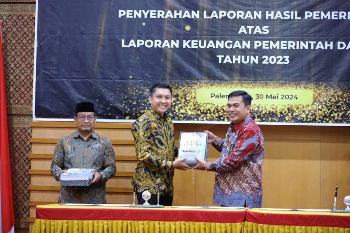 Kabupaten Ogan Ilir Raih WTP Lagi! BPK-RI Serahkan Laporan Keuangan 2023