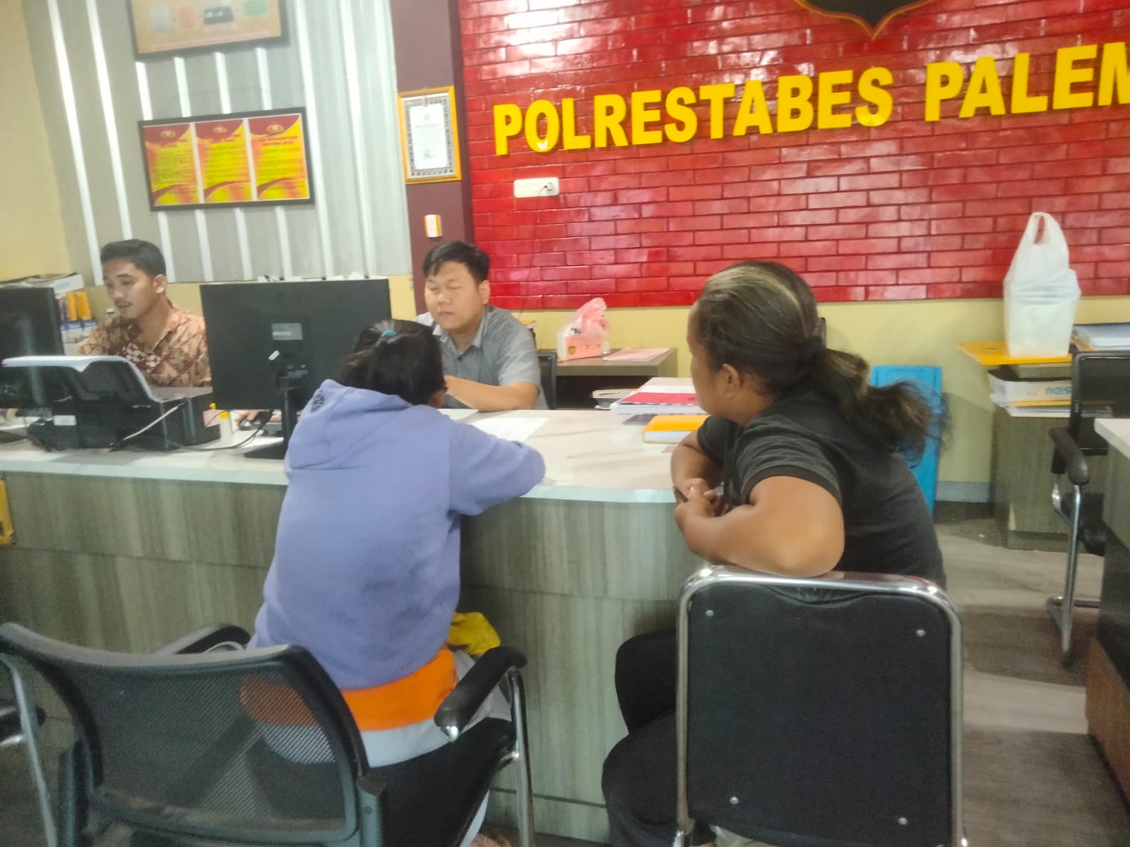 Istri Dihajar Gegara Ada Aplikasi Handphone Dipassword, Suami Terlanjur Marah Rupanya HP Beli Hasil Gadai