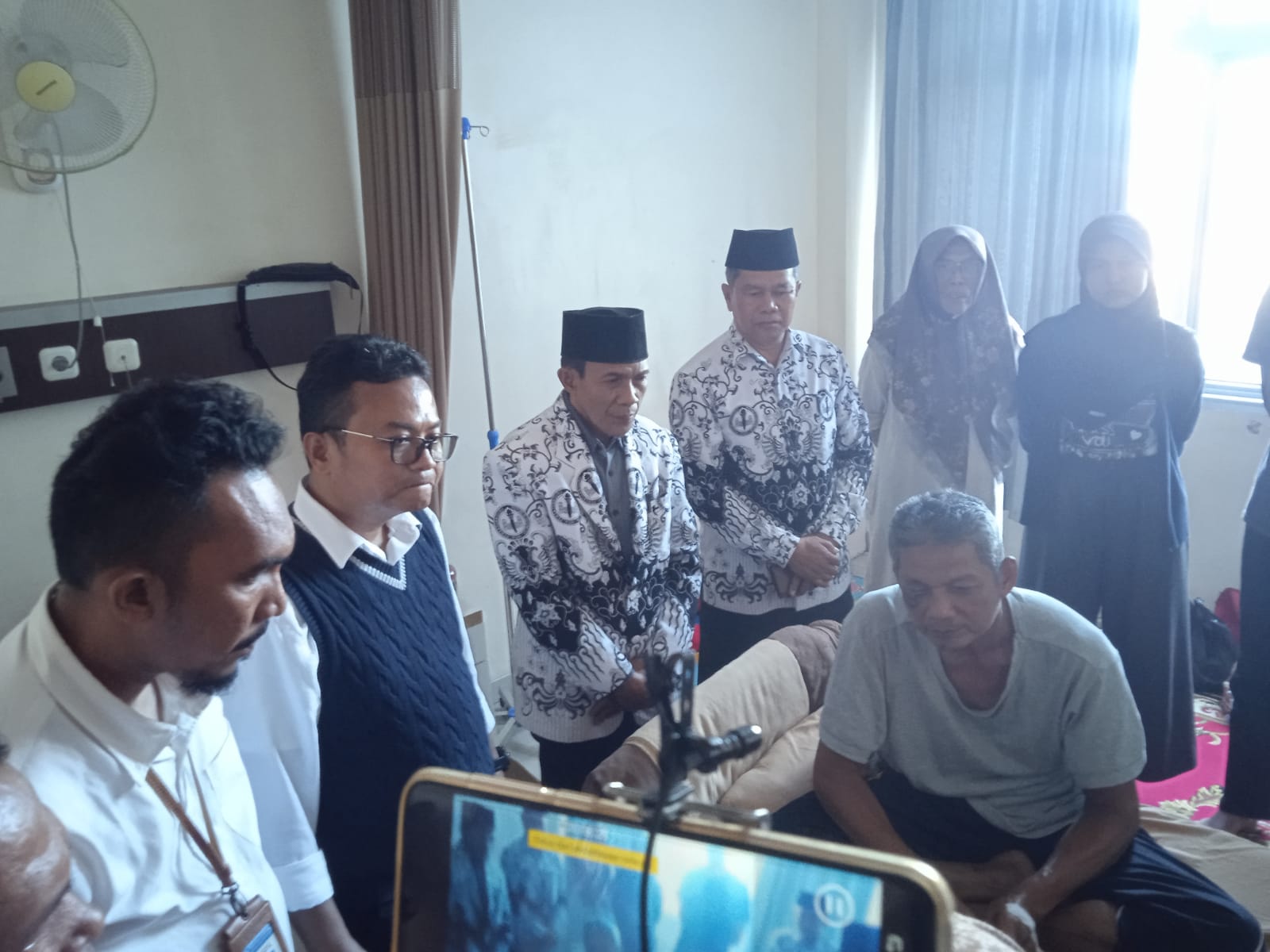 Dirjen GTK Besuk Guru Asal Rejang Lebong Korban Ketapel Wali Murid yang Dirawat di Lubuklinggau
