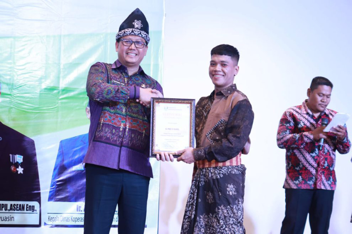 Pj Bupati Banyuasin Buka Sosialisasi SIINas, E-Wasdal Industri, dan Peringatan Hari Batik Nasional Tahun 2024