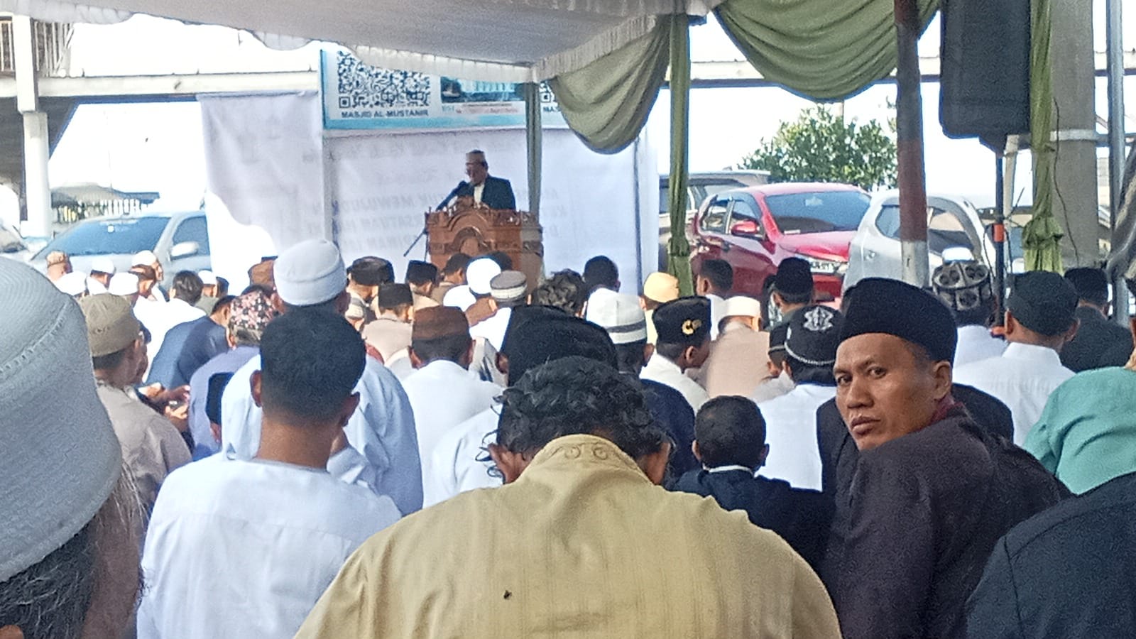 Lebaran Idul Fitri 2026 Lebih Awal, Jemaah Masjid Almustanir Palembang Membludak