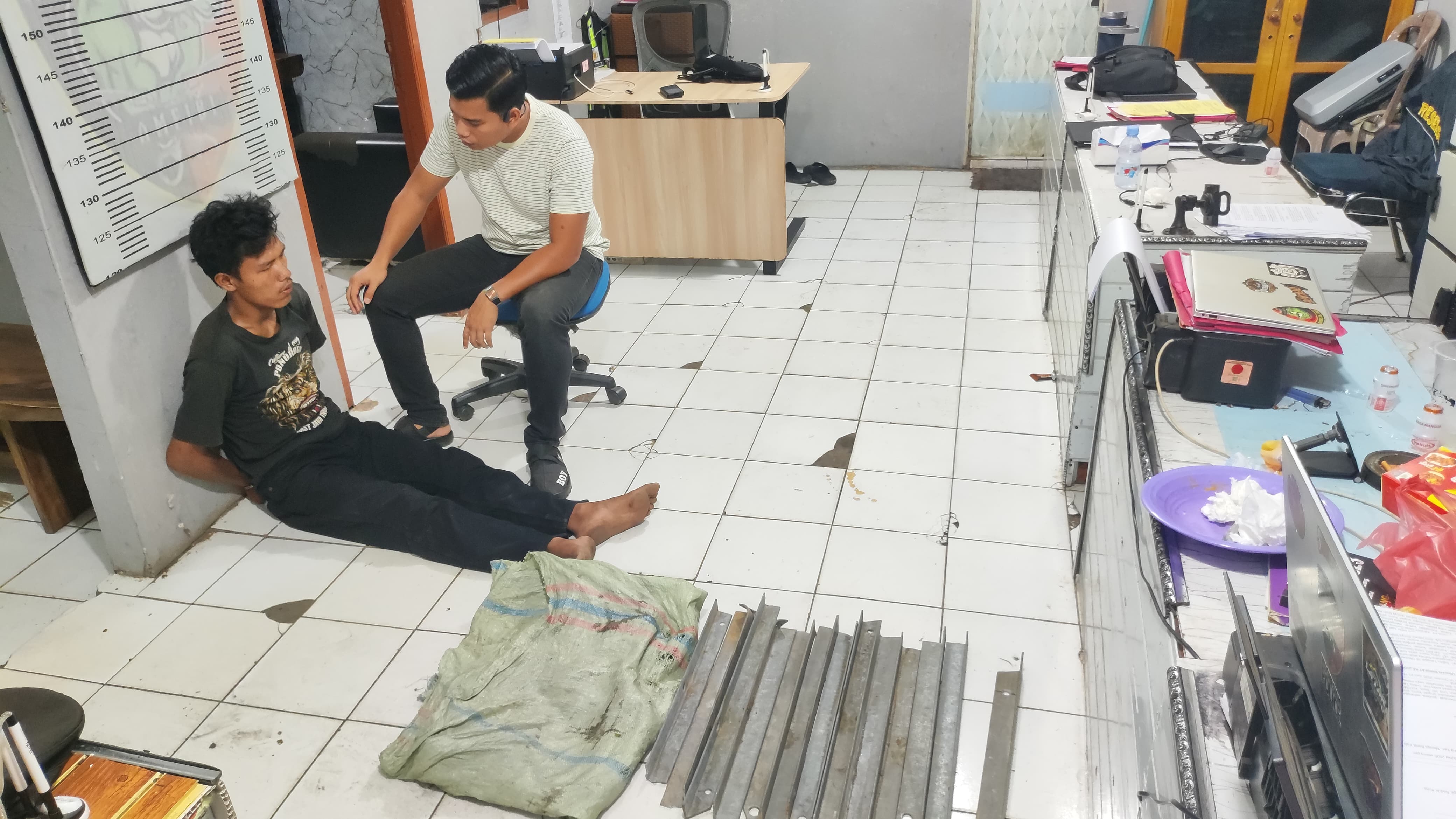 Pencuri 17 Batang Besi Siku Sutet Milik PLN di Lahat Ditangkap, Sempat Kepergok Petugas Patroli