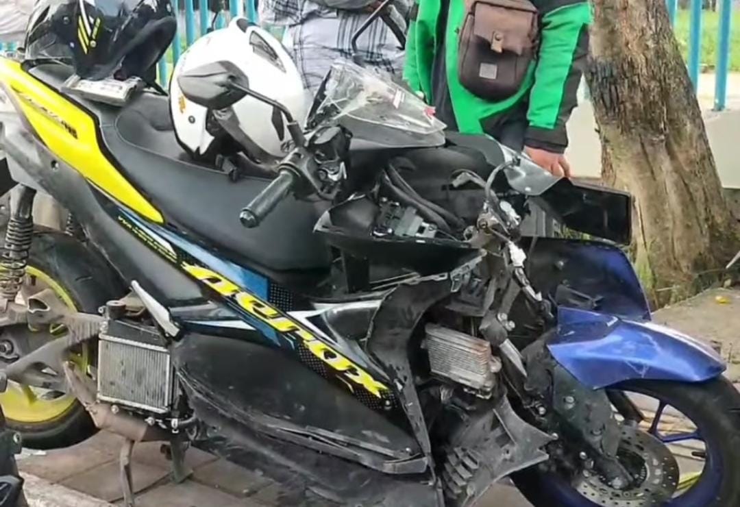 Diduga Mengantuk, Sopir Agya Tabrak Pengendara Motor Aerox, 2 Orang Dilarikan ke Rumah Sakit