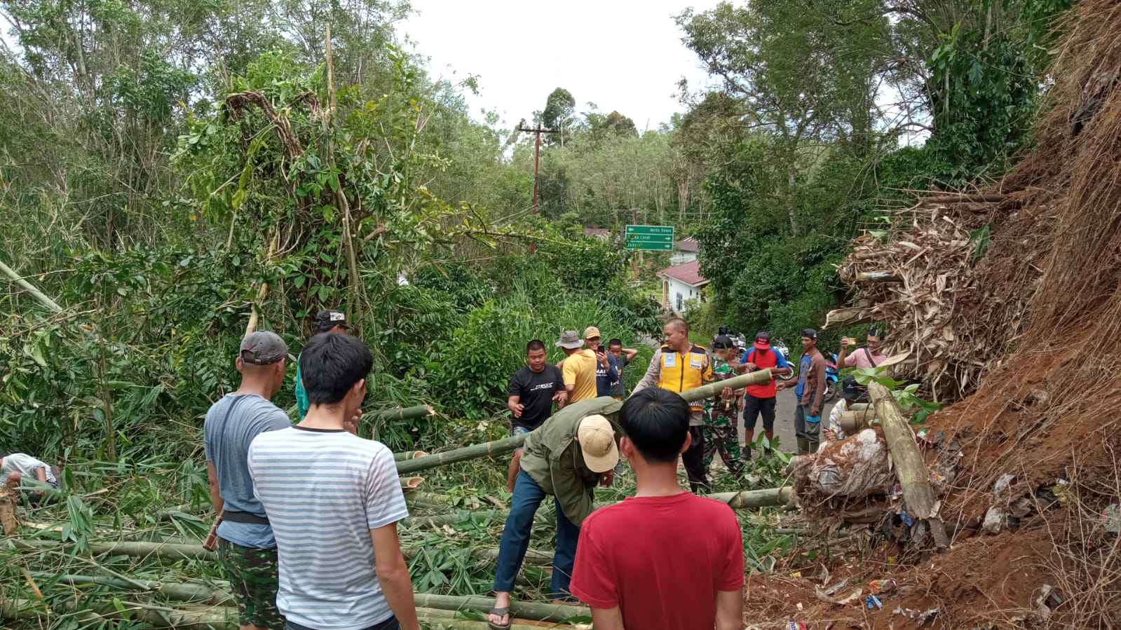 Longsor, Akses Jalan Kerte Dewe  Kota Pagaralam Tertutup Total