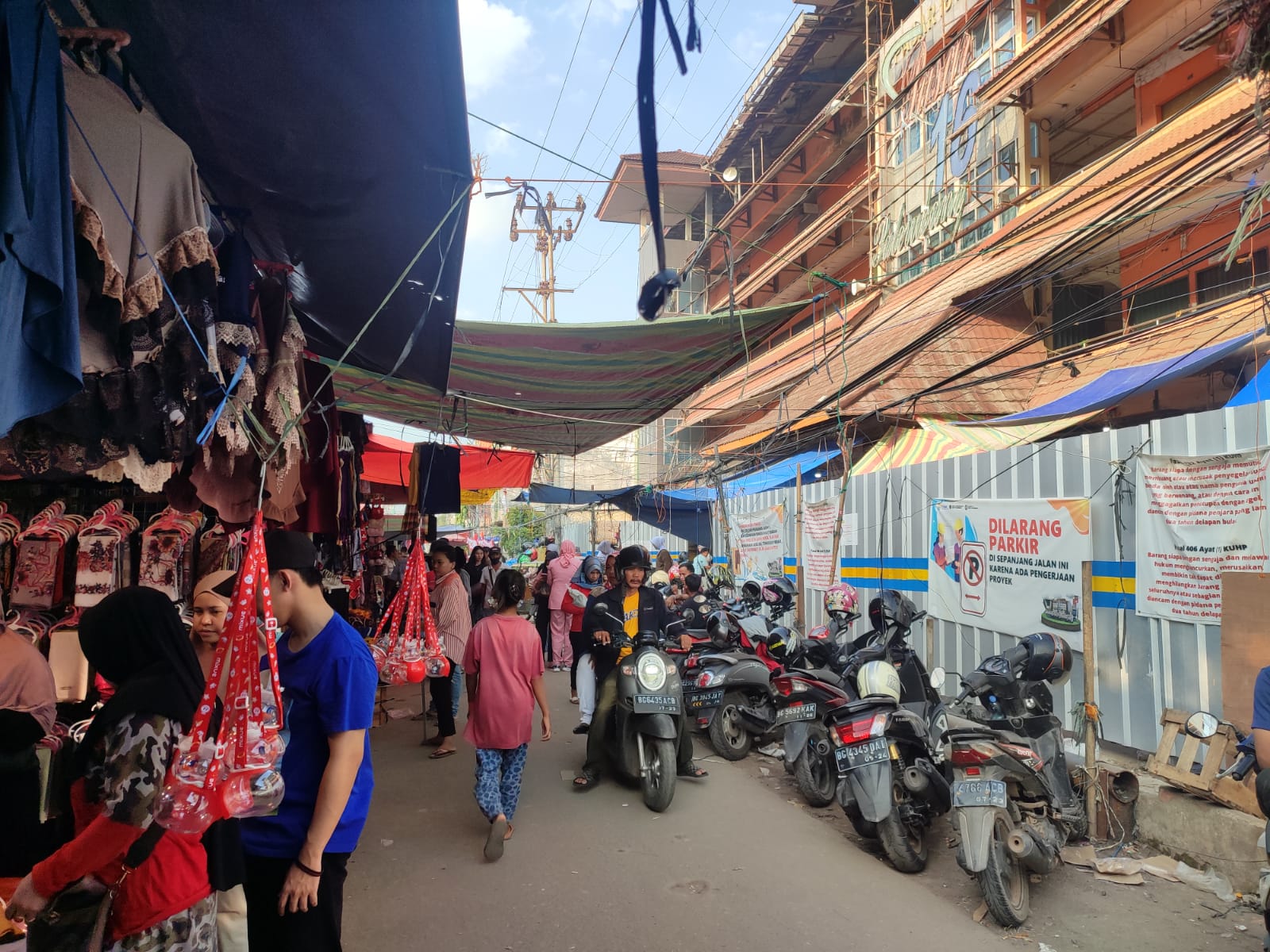 Pedagang Kaki Lima Nyaris Rugi! Omset Anjlok, Imbas Realokasi Lapak di Pasar 16 Ilir Palembang  