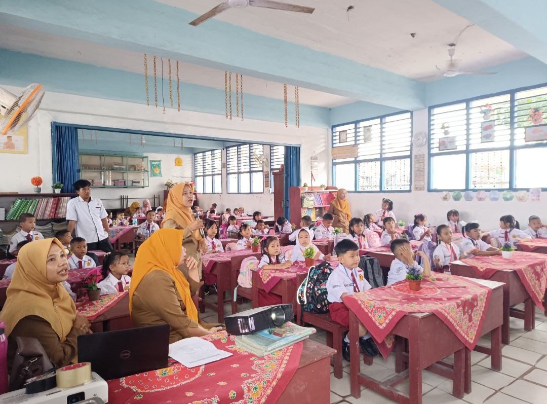 Pelajar di OKI Masuk Sekolah Pukul 9 Dampak Kabut Asap Kian Pekat