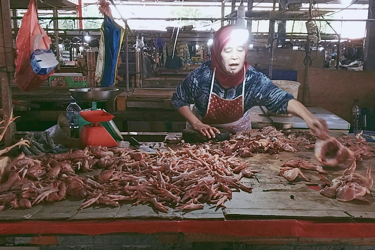 Emak-emak ‘Menjerit’ Harga Daging Ayam di Muara Enim Tembus Rp45 Ribu/Kg