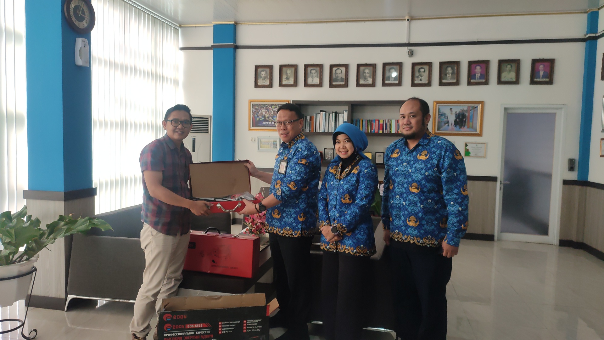 Dibutuhkan, Dinas PUPR Palembang Terima CSR Alat Bongkar Beton dari Bank BRI