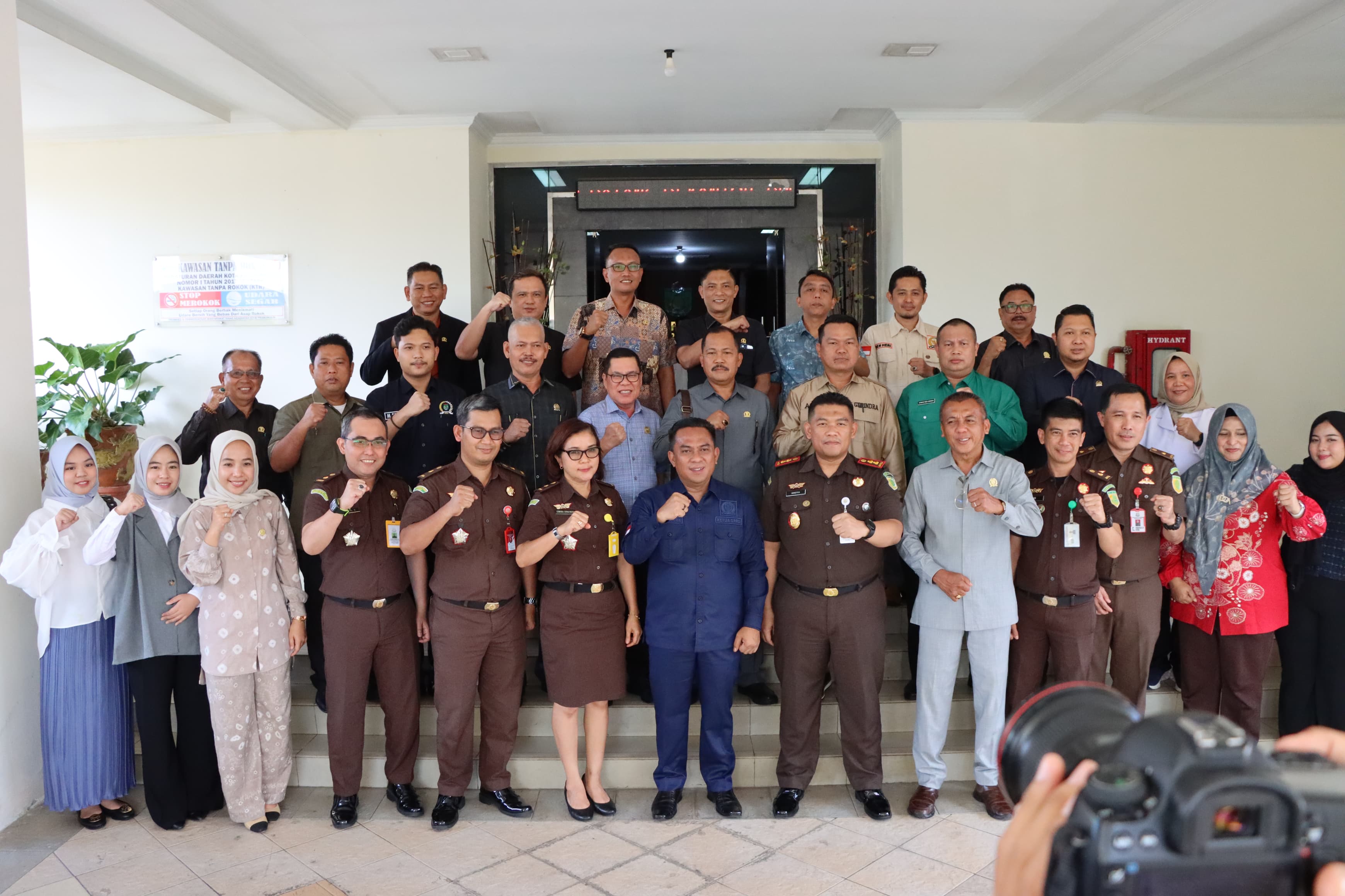 Hangatkan Suasana Usai Lebaran, Kajari Prabumulih Hadiri Silaturahmi di DPRD