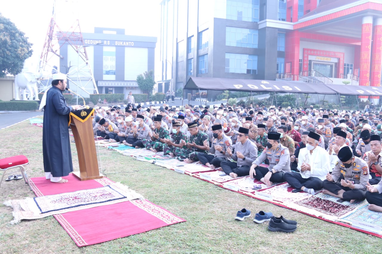 Ajak Seluruh Elemen Masyarakat Cegah Karhutla, Polda Sumsel Gelar Salat Minta Hujan