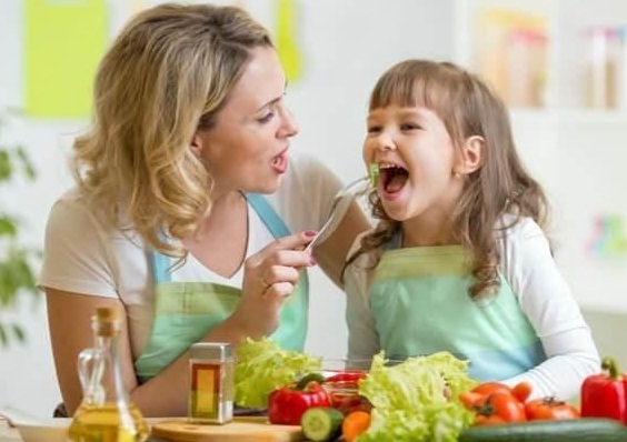 Bunda Wajib Tahu, Begini 7 Tips Jitu Buat Anak Jadi Suka Makan Sayur