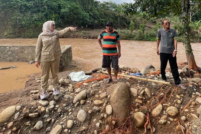 Fraksi Gerindra Turun ke Lokasi Banjir dan Berikan Bantuan Korban Terdampak 