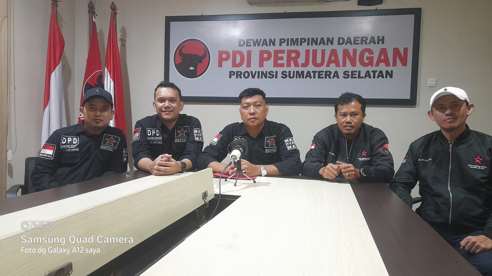 DPD Repdem Sumsel Desak Salah Satu Bacawako Palembang Turunkan Atribut Berlogo Repdem 