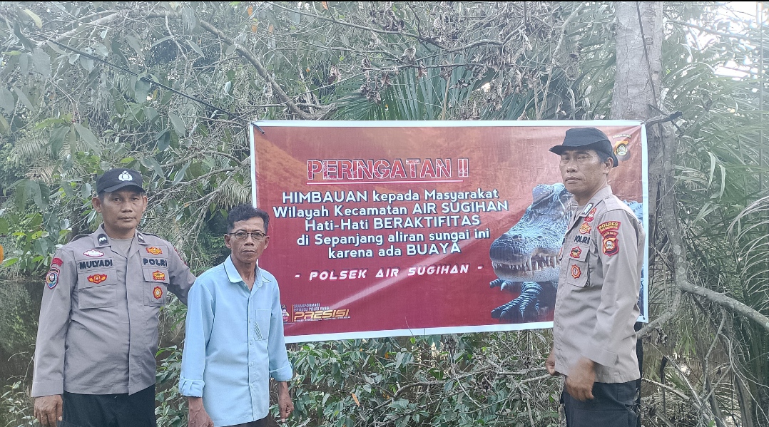 Banyak Buaya Liar di Sungai, Polsek Air Sugihan Pasang Spanduk Imbauan di 5 Desa