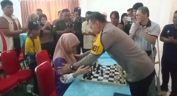 Peringatan HUT Bhayangkara ke-80, Haru Kapolrestabes Palembang Bertanding dengan Pecatur Difabel 