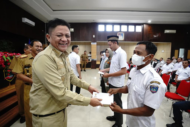 4.453 TKS Pemkab OKU Timur Dapatkan THR Lebaran