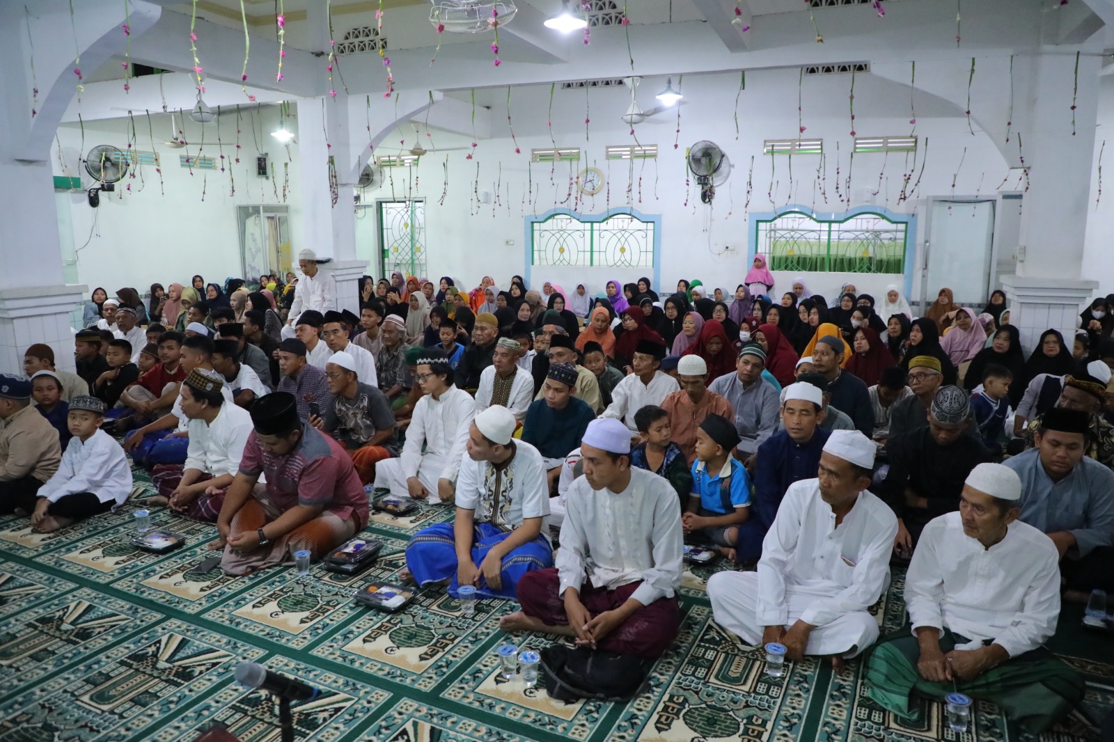  Masjid Jami' Assalam Makrayu Gelar Maulid Nabi, Diikuti Ratusan Jemaah