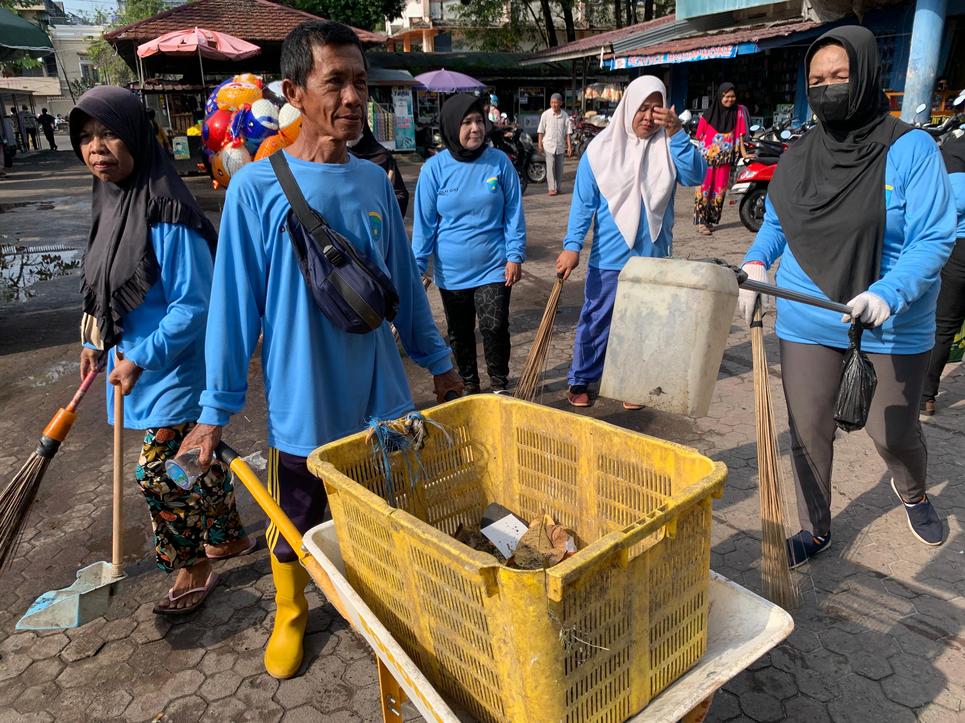 Hari Lingkungan Hidup Sedunia, Kabupaten OKI Bersih-bersih Pasar dari Sampah Plastik