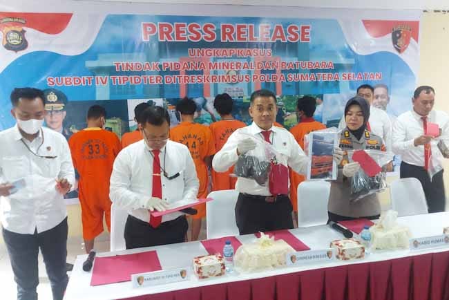 Polda Sumatera Selatan Amankan 98 Ton Batu Bara Ilegal Asal Tanjung Enim Tujuan Lampung, 6 Pelaku Ditangkap