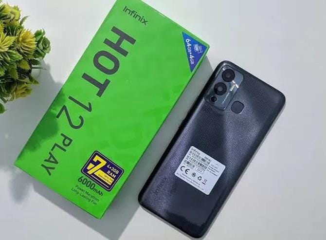 Infinix Hot 12 Play Mengusung Tampilan Desain Ramping dengan Kapasitas Baterai Besar 