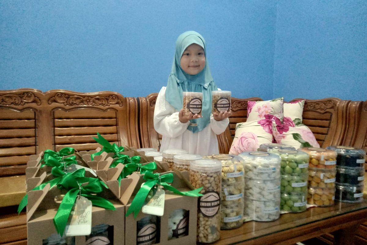 650 Toples Kue Kering Dikirim ke Pulau Jawa dan Sumbagsel