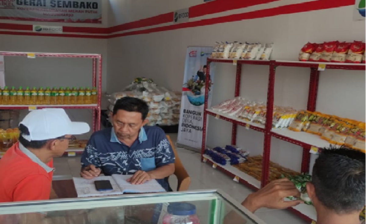 Lebih Murah, Warga Mangun Harjo Belanja Sembako di Koperasi Merah Putih